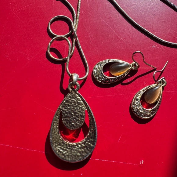 Tigers eye (real or inspired) & rhinestone necklace & earrings set - Picture 3 of 10